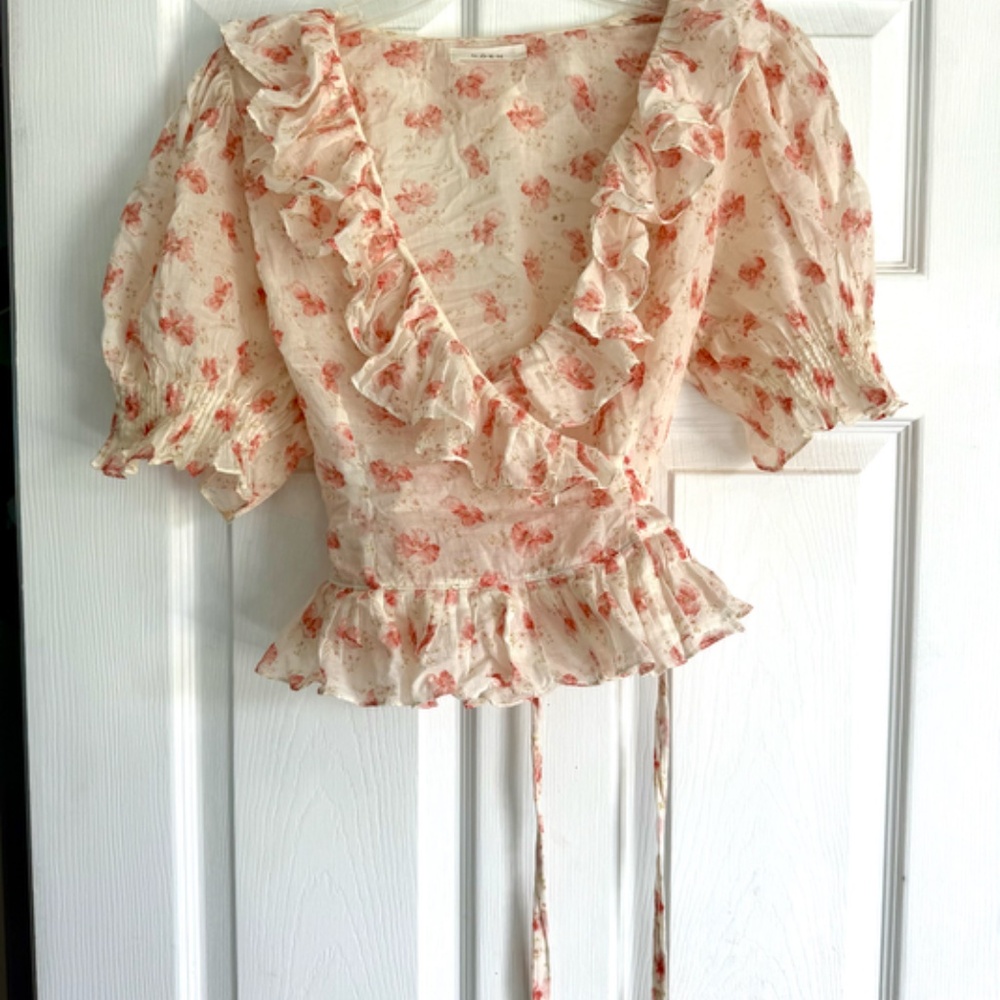 Does wrap top - beautiful! Size Small